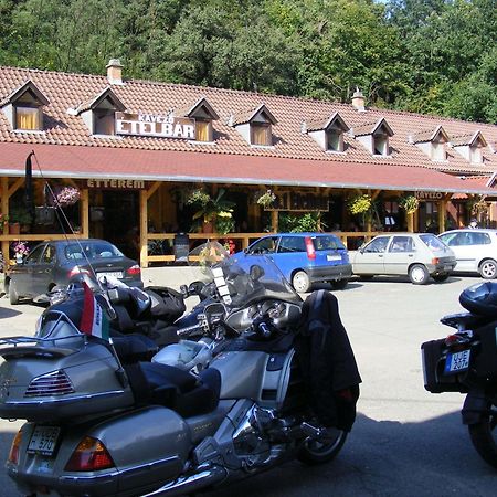 ホテル No1 Vendeghaz Parád エクステリア 写真